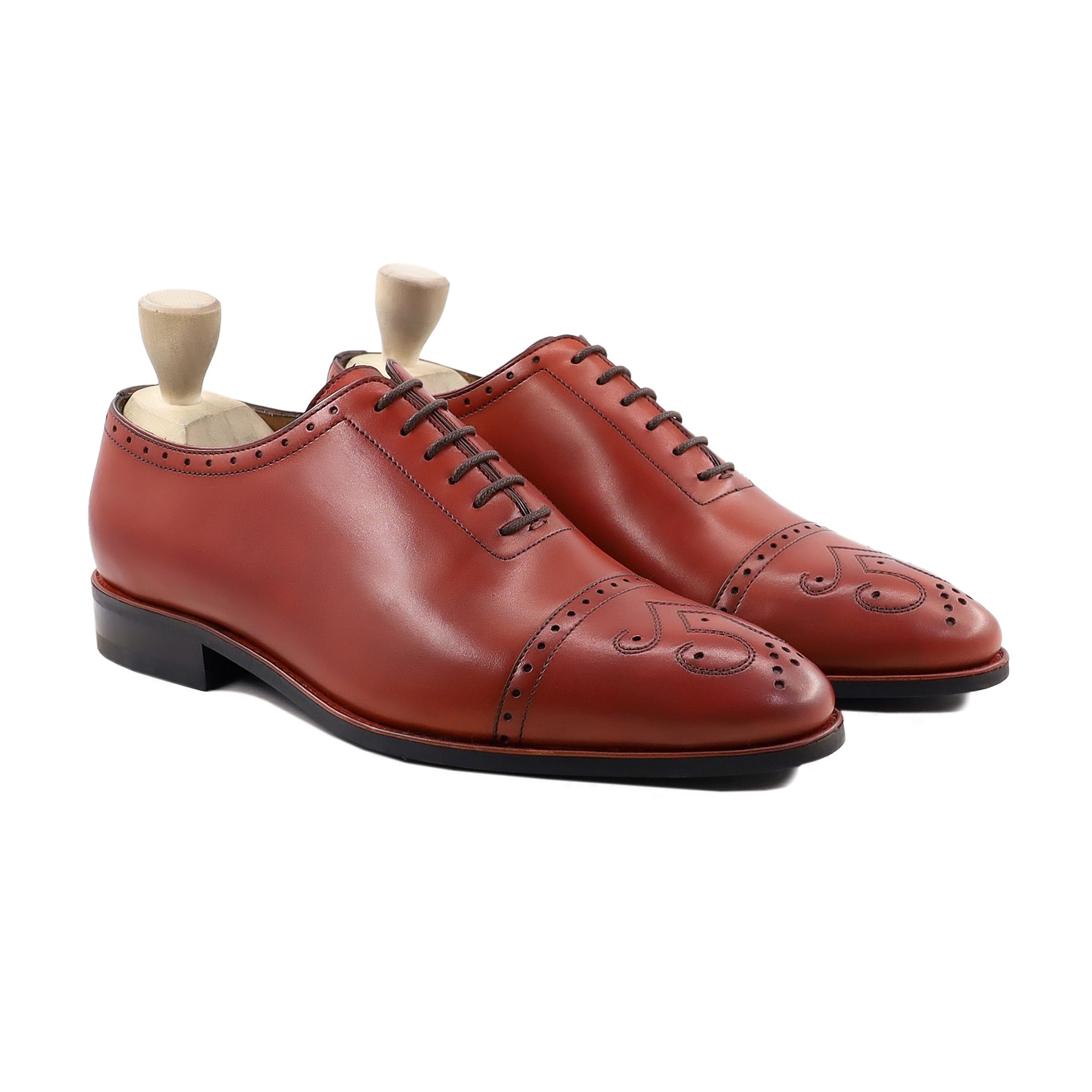 AKAY - OXBLOOD OXFORD WITH EMBROIDERY ON TOE