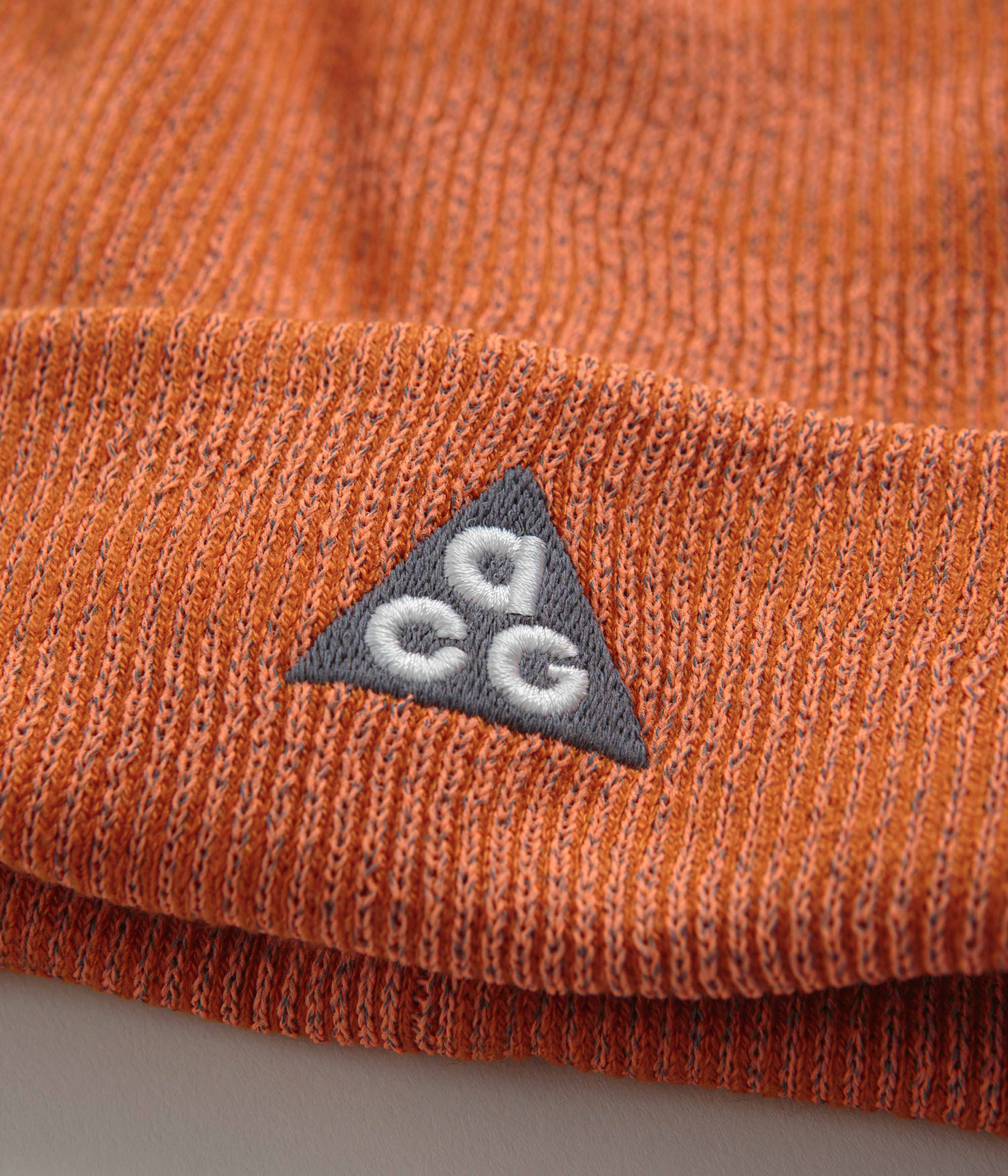 Nike ACG Peak Beanie - Campfire Orange / Total Orange